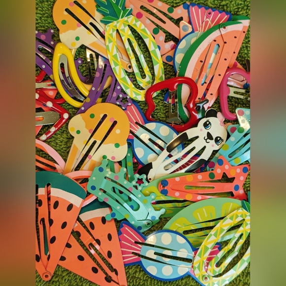 Fun Hair Clips - Picture 1 of 2